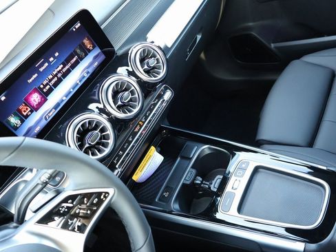 New 2026 Mercedes-Benz GLB 250 4MATIC image 21