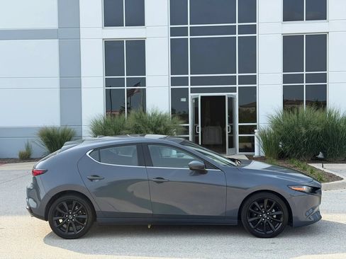 Used 2021 MAZDA MAZDA3 s FWD image 4