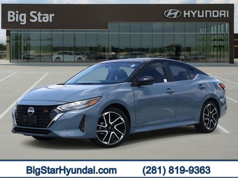 Used 2025 Nissan Sentra SR w/ SR Premium Package FWD image 1