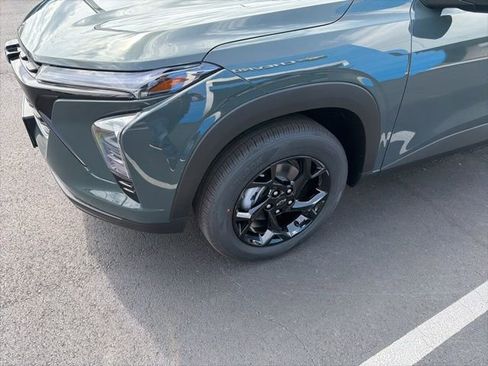 New 2026 Chevrolet Trax LT w/ Midnight Edition FWD image 4