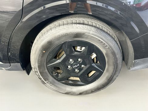 Used 2026 Kia Carnival FWD image 11