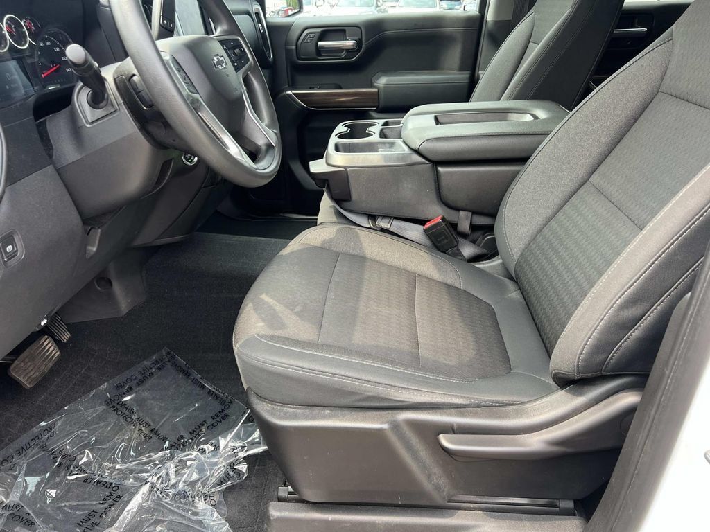 Used 2020 Chevrolet Silverado 1500 RST w/ RST Value Package AWD/4WD image 15