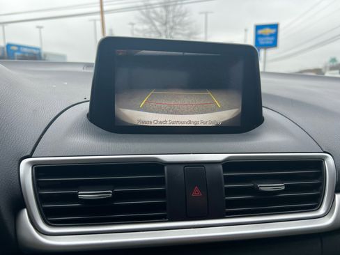 Used 2018 MAZDA MAZDA3 Sport image 43