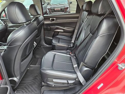 Used 2022 Kia Sorento EX w/ Panoramic Sunroof Package image 17