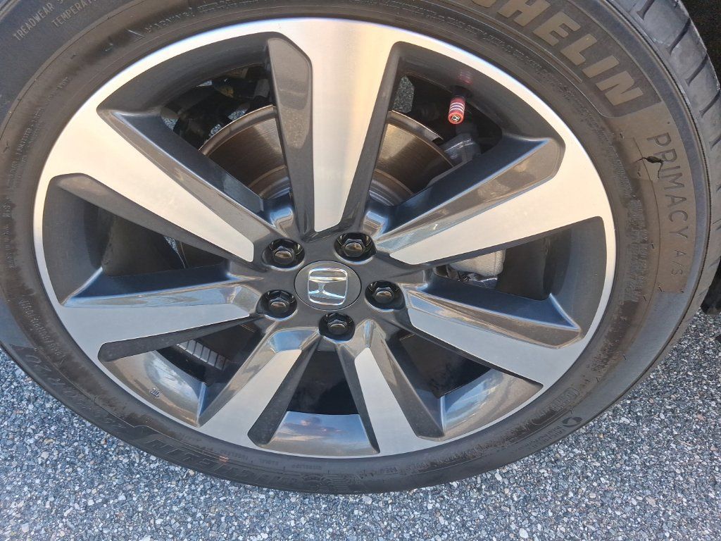 Used 2025 Honda Pilot Touring image 16