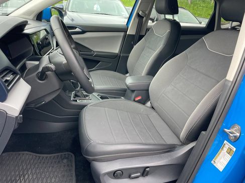 Certified 2023 Volkswagen Taos SE FWD image 6