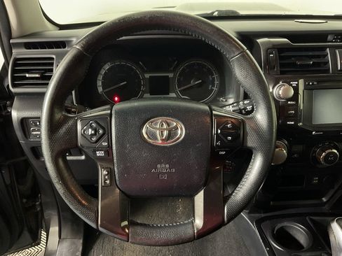 Used 2018 Toyota 4Runner TRD Off-Road AWD/4WD image 25