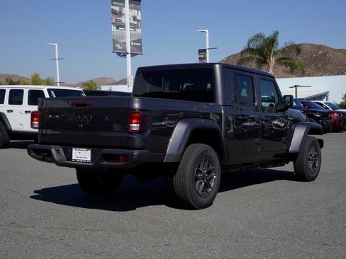 New 2026 Jeep Gladiator Sport AWD/4WD image 4