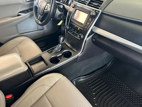 Used 2016 Toyota Camry SE image 12