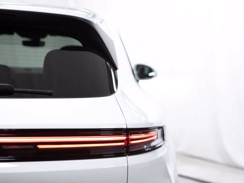 Certified 2026 Porsche Cayenne AWD/4WD image 21