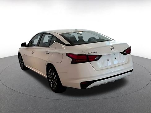 Used 2025 Nissan Altima 2.5 SV image 16