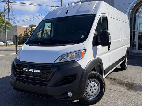 Used 2026 RAM ProMaster 2500 w/ Convenience Group FWD image 3
