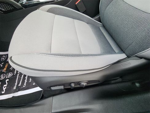 New 2025 Chevrolet TrailBlazer LT w/ Convenience Package image 12