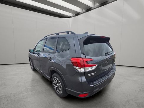Used 2022 Subaru Forester Premium AWD/4WD image 3