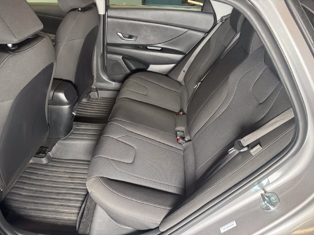 Used 2025 Hyundai Elantra SE FWD image 21