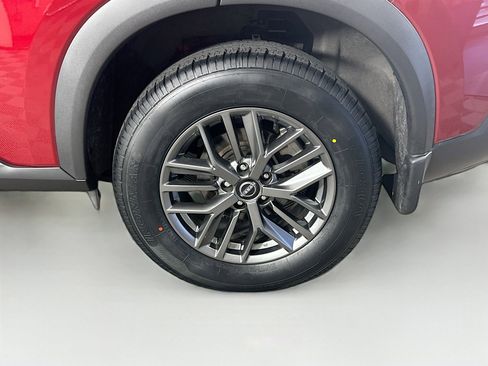 Used 2023 Nissan Rogue S image 11