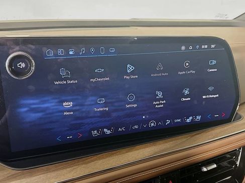 Used 2025 Chevrolet Suburban High Country image 17