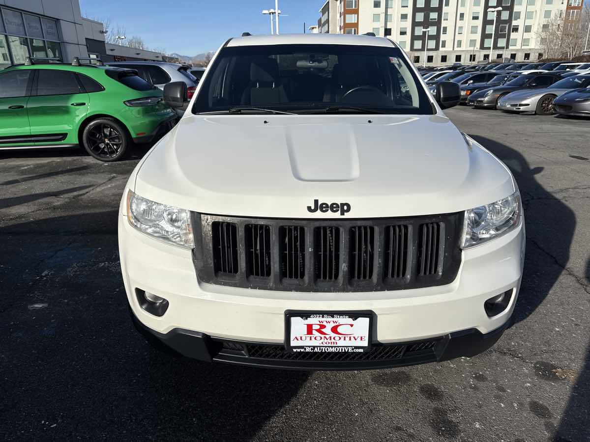 Used 2012 Jeep Grand Cherokee Laredo w/ Laredo E Group AWD/4WD image 3
