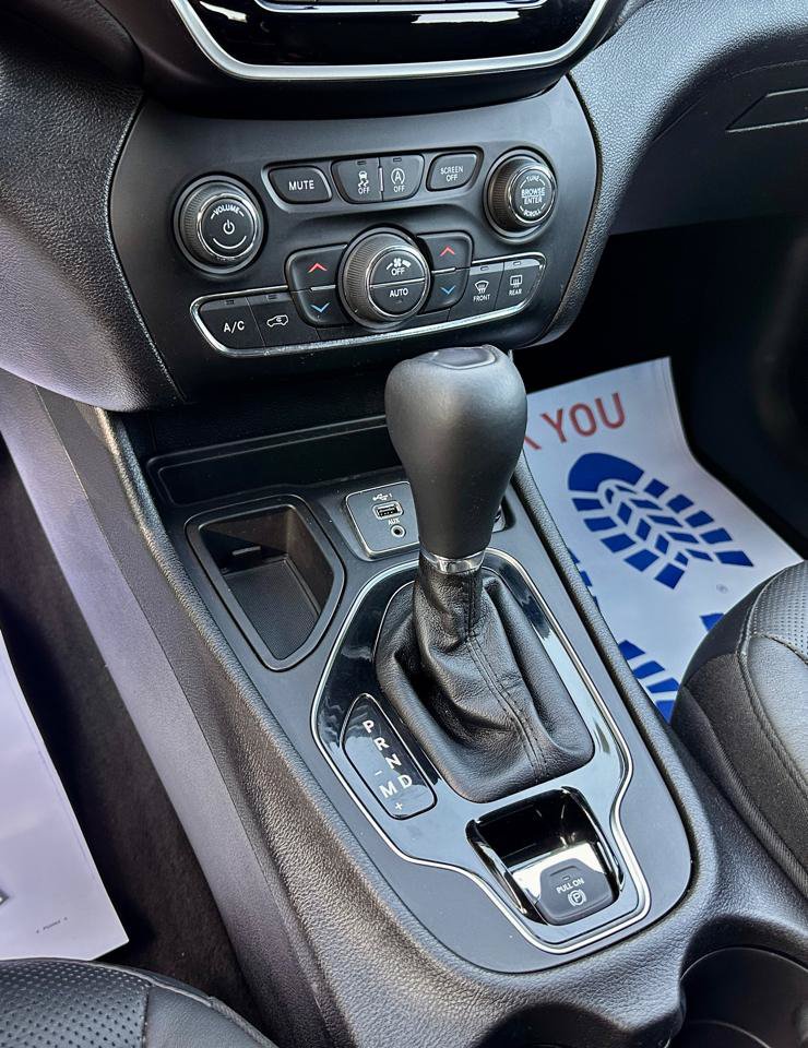 Used 2019 Jeep Cherokee Limited FWD image 37