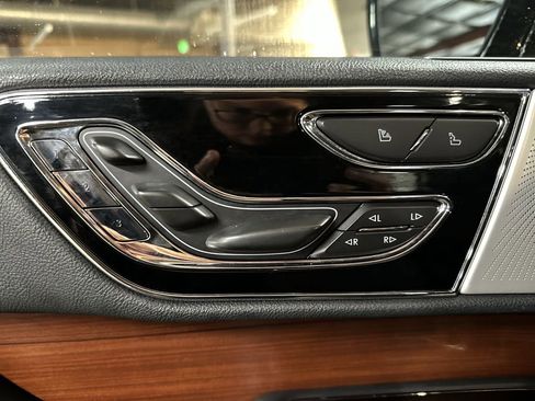 Used 2022 Lincoln Navigator Reserve image 12
