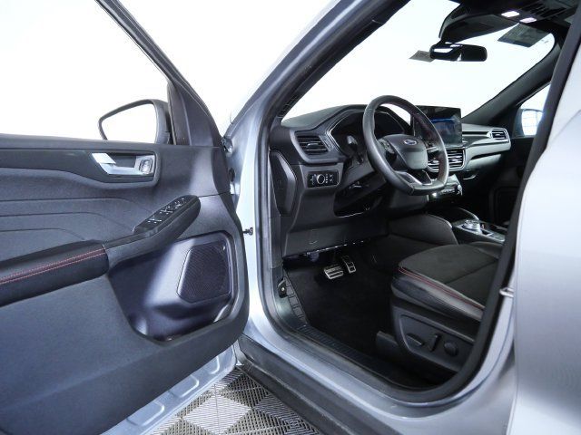 Certified 2023 Ford Escape ST-Line w/ Tech Pack #1 AWD/4WD image 15