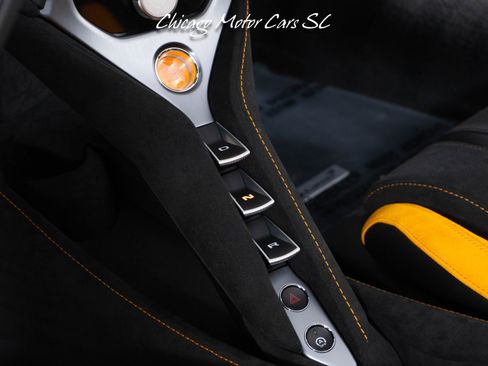 Used 2026 McLaren 750S Spider RWD image 40