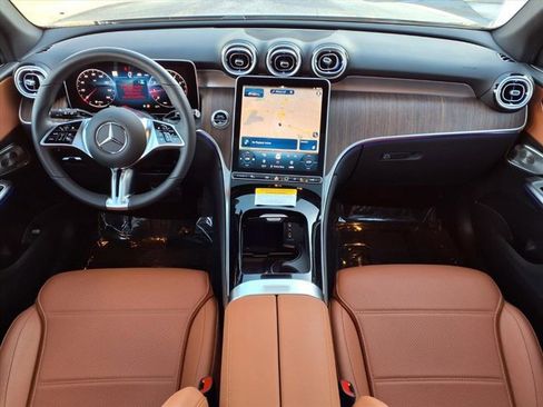 Used 2025 Mercedes-Benz GLC 300 image 4
