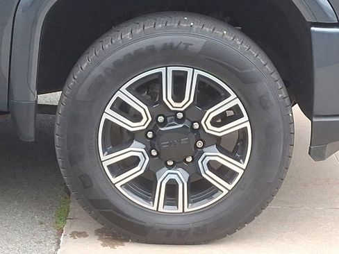 Used 2020 GMC Sierra 2500 AT4 w/ AT4 Premium Package image 8