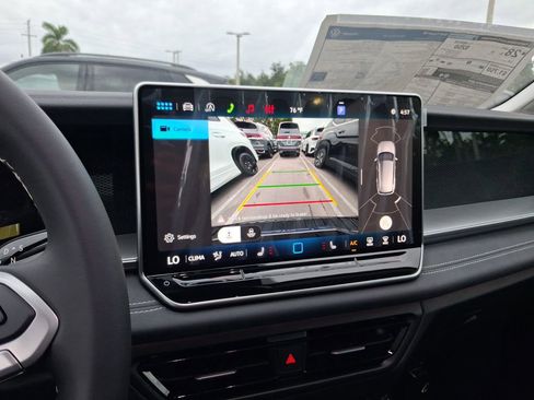 New 2026 Volkswagen Tiguan SE FWD image 11