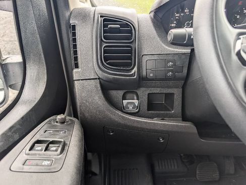 Used 2026 RAM ProMaster 2500 w/ Convenience Group FWD image 15