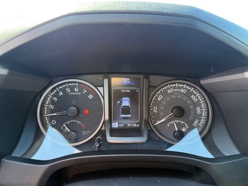 Used 2021 Toyota Tacoma TRD Off-Road w/ Technology Package AWD/4WD image 11