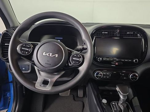 Used 2023 Kia Soul S FWD image 9