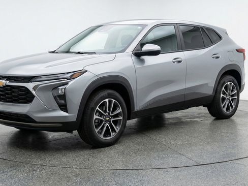 Used 2025 Chevrolet TrailBlazer LT image 3