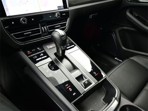 Used 2024 Porsche Macan GTS image 17