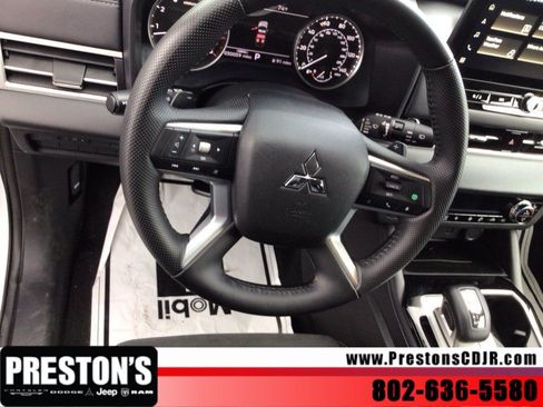 Used 2025 Mitsubishi Outlander SE AWD/4WD image 14