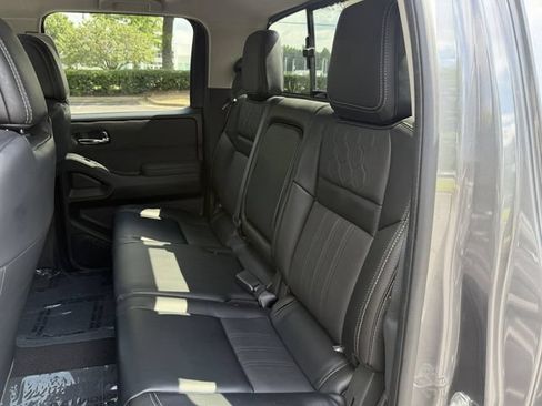 Used 2024 Nissan Frontier SL w/ Technology Package RWD image 30