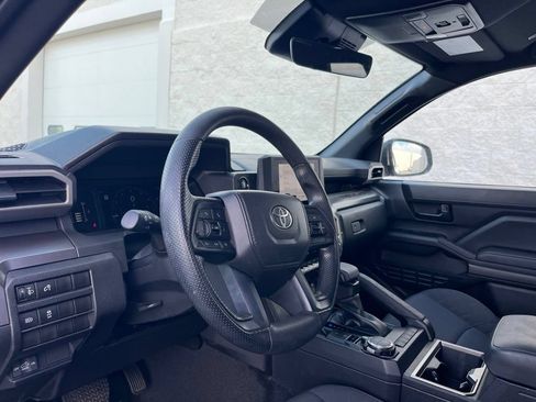Used 2025 Toyota Tacoma SR5 AWD/4WD image 9