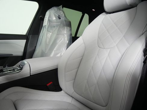 Used 2026 BMW X5 sDrive40i w/ Executive Package RWD image 11