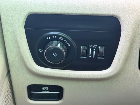 Used 2024 Jeep Grand Cherokee Limited image 22