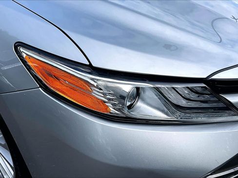 Certified 2018 Toyota Camry XLE FWD image 25