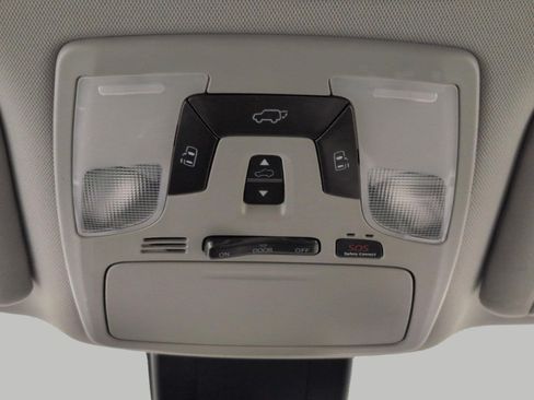 Used 2018 Toyota Sienna XLE w/ XLE Navigation Package FWD image 19