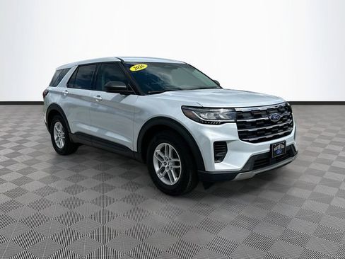 Certified 2026 Ford Explorer Active RWD image 3