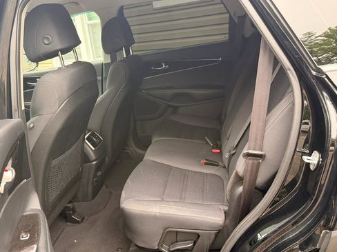 Used 2017 Kia Sorento FWD image 19
