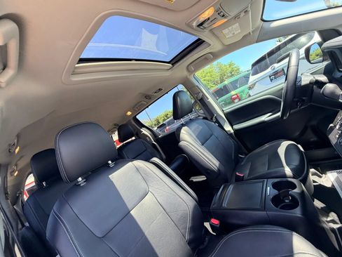 Used 2019 Toyota Sienna SE w/ SE Preferred Package AWD/4WD image 24