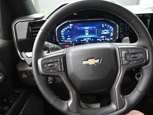 Used 2025 Chevrolet Silverado 1500 High Country w/ Z71 Off-Road Package AWD/4WD image 8
