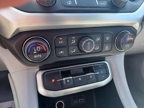 Used 2020 GMC Acadia SLT FWD image 13