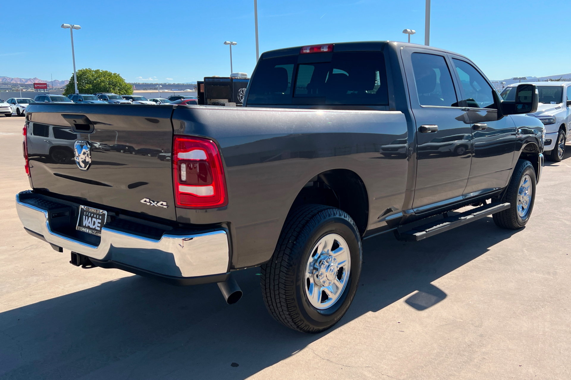 Used 2024 RAM 3500 Tradesman w/ Chrome Appearance Group AWD/4WD image 6