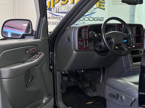 Used 2004 Chevrolet Avalanche Z71 w/ Sun And Sound Package AWD/4WD image 39