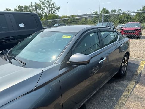 Used 2022 Nissan Altima 2.5 SV FWD image 13