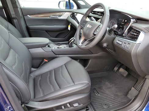 New 2024 Cadillac XT6 Premium Luxury w/ Platinum Package image 17